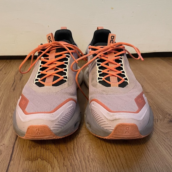 On Cloud Running Shoes - Picture 3 of 7